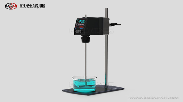 他來了，他來了，他帶著頂置式電動攪拌器走來